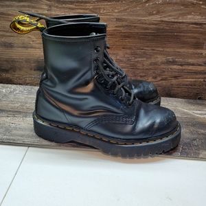Doc Martens Air Wair Boots 7M 8L Black Leather Lace Up 25345 Oil Resistant